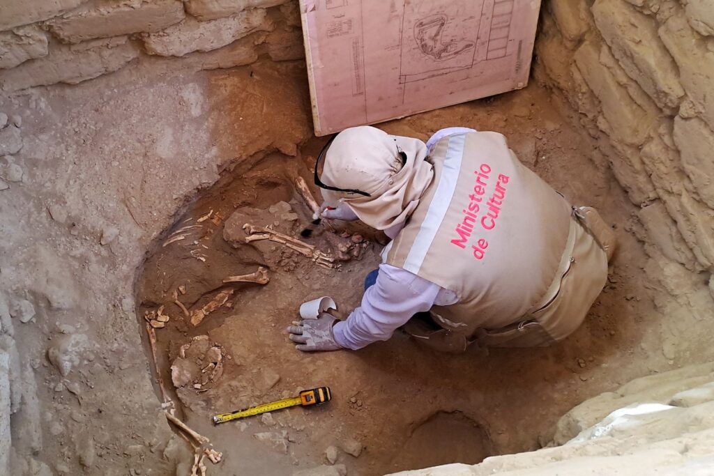 Possible Funerary Structures Uncovered at Peru’s Huaca Bandera