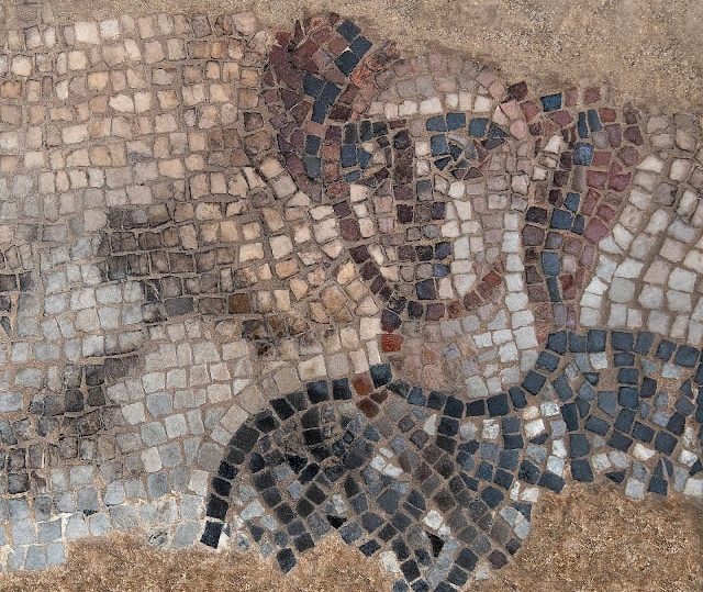 Самое раннее известное изображение библейских героинь Иаиль и Деборы было обнаружено в еврейской синагоге в Израиле.