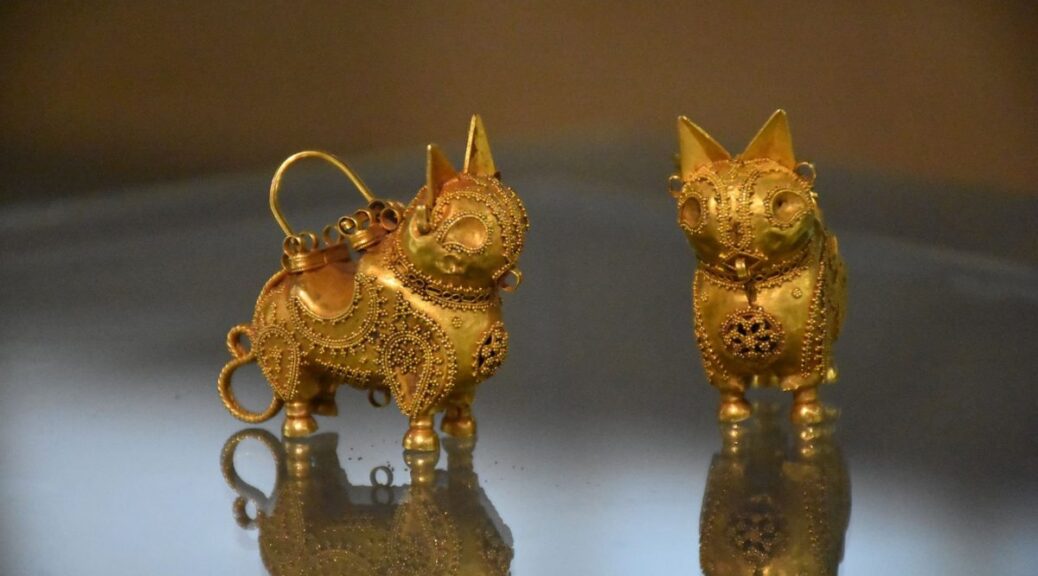 Medieval gold ‘lynx’ earrings from Ani Ruins