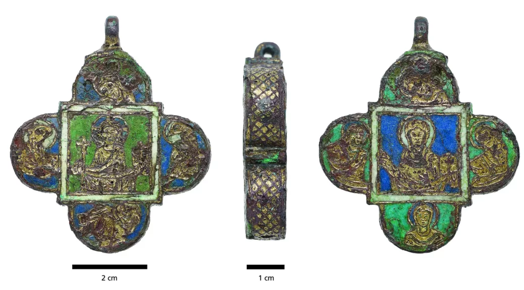 High-Tech Tools Offer a Glimpse Into a Medieval Reliquary