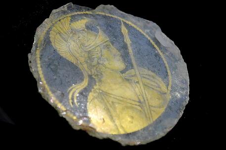 Unique Golden Glass Image Unearthed in Rome