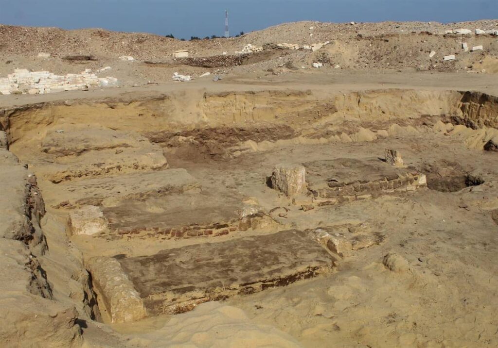 Группа персидских, римских и коптских гробниц обнаружена в Египте