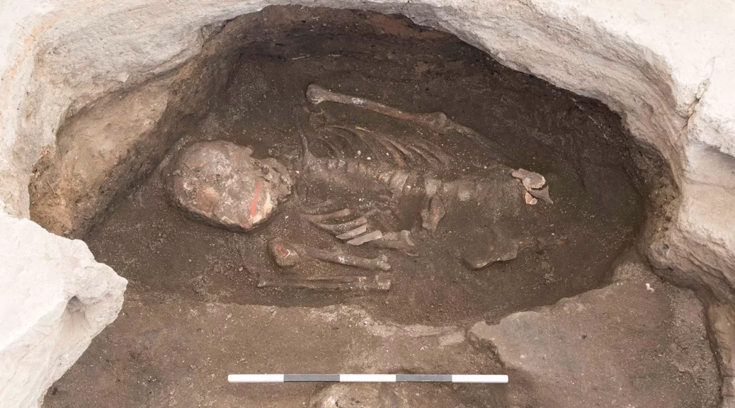 The colored skeletons of Çatalhöyük provide insight into the burial rituals of a fascinating society that lived 9000 years ago