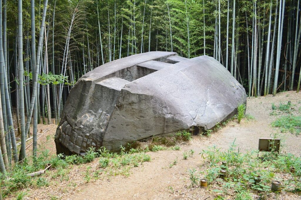 Каменный корабль Масуда, таинственный монолит Японии