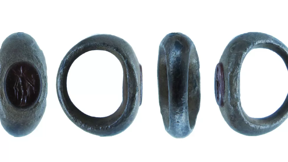 Челмсфорд: найдено римское кольцо Аполлона со ссылками на клад Снеттишема