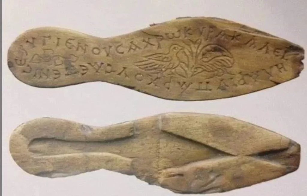 Тайна кораблекрушений в гавани Феодосия: женские сандалии и гребень 1600-летней давности