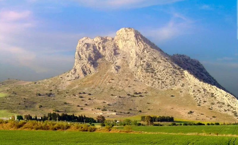 Археологи обнаружили новый мегалитический монумент в самом сердце Андалусии на юге Испании – тайну 5000-летней давности