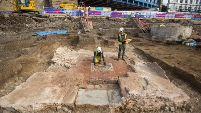 ‘Incredibly Rare’ Roman Mausoleum Unearthed Near London Bridge Station