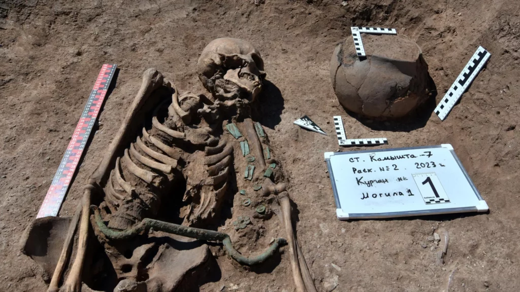 3000-летний "Возничий" В Сибири обнаружен скелет со специальным поясом