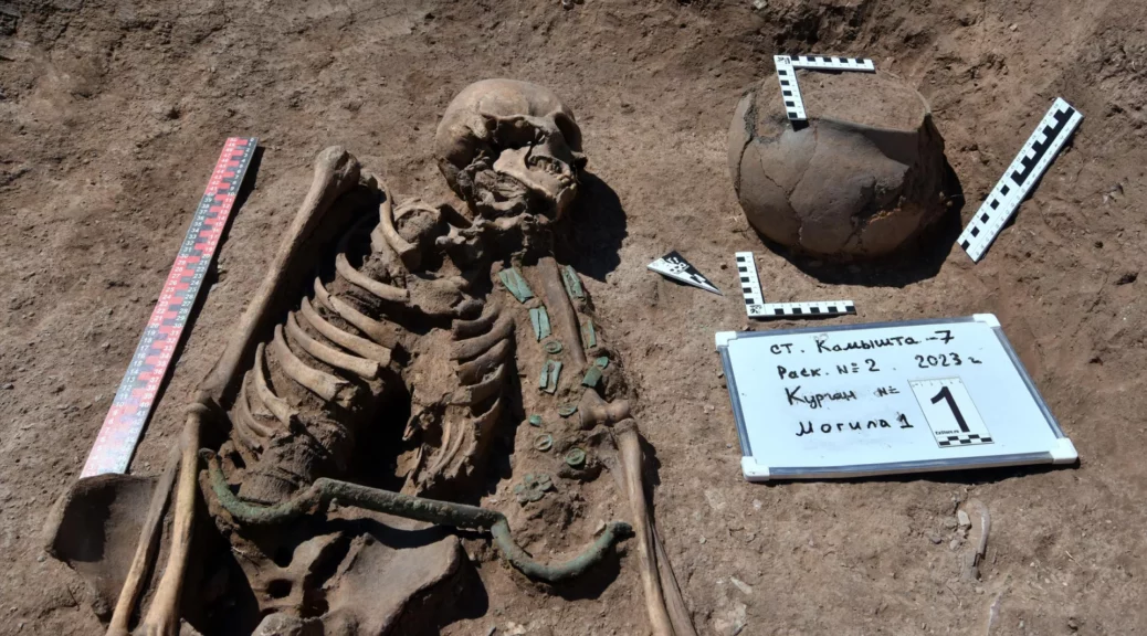 3,000-Year-Old "Charioteer" Skeleton With Special Belt Discovered In Siberia