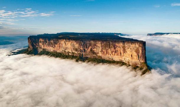 Island in the Clouds: Is Mount Roraima Really A ‘Lost World’ Where Dinosaurs May Still Exist?