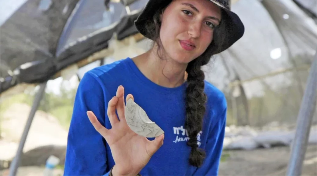 High school student discovered a 1500-year-old ancient Magical Mirror