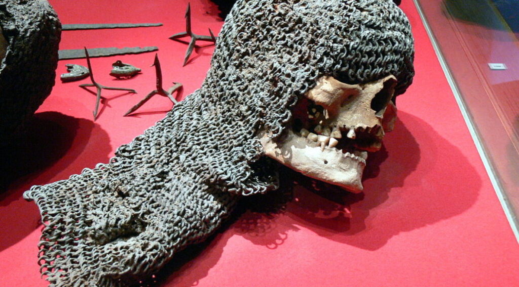 A medieval victim still in his chainmail discovered in Sweden