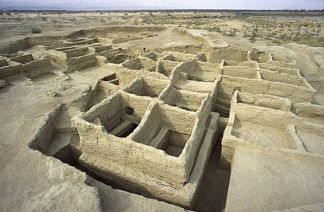 Archaeologists Have Unearthed The Remains of a 7,000-year-old City in Egypt