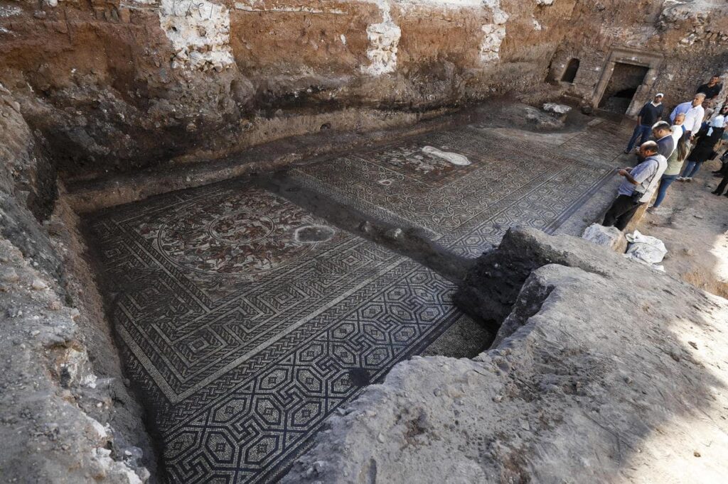 Syria uncovered a large intact mosaic that dates back to the Roman era