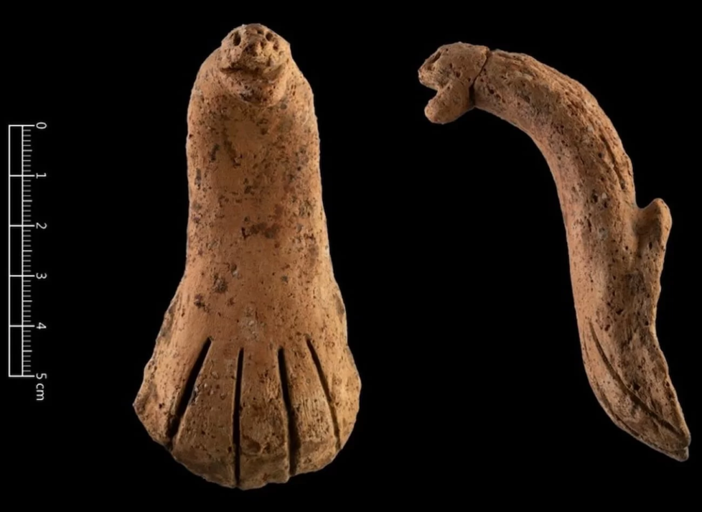 4,000-year-old Snake-Shaped Pottery Handle Found in Taiwan