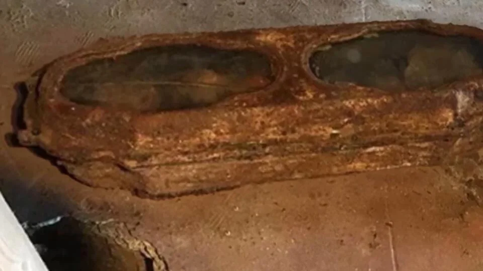 The secret of the mummy in the Crystal coffin found in a garage in San Francisco